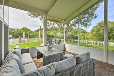 Sunny Brandon Getaway w/ Fire Pit!