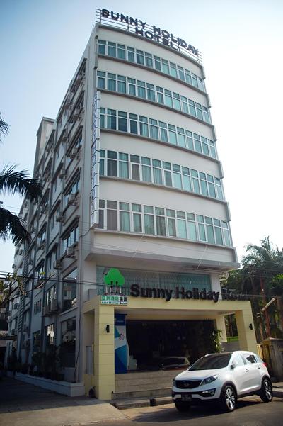 Sunny Holiday Hotel