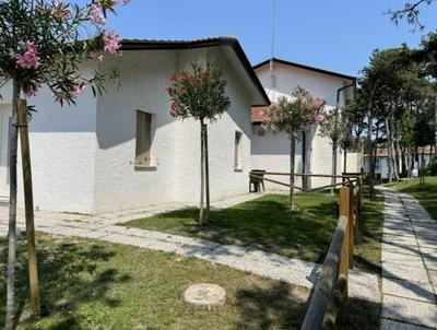 Cozy Villa With Private Garden Close to the sea