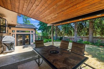 Nature Escape: Family Home With Playroom & Office 4 Bedroom Home by RedAwning