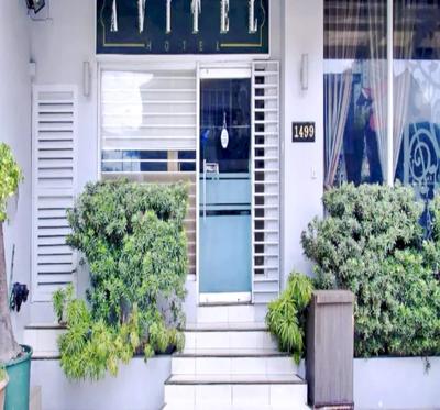 Townhouse OAK Metro Manila Near Osmena Highway PNR Pasay formerly Avitel Hotel