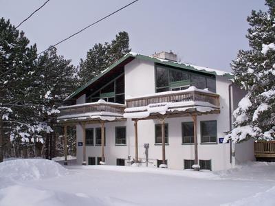 Spacious 8 bdrm Cottage, Hot Tub, Sauna, BBQ, Private Beach Access, Petfriendly