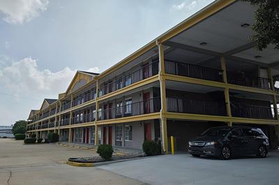 Super 8 by Wyndham Metairie