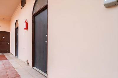 SPOT ON 61705 Hotel Rose Star