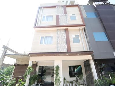 OYO 17084 Hotel Grand Orchid