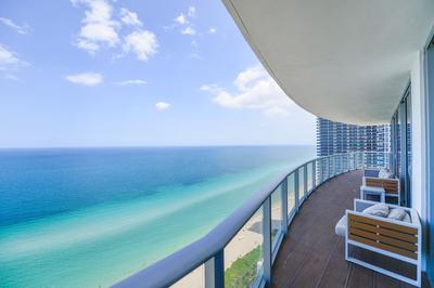 Oceanfront Luxury Condo, Hollywood