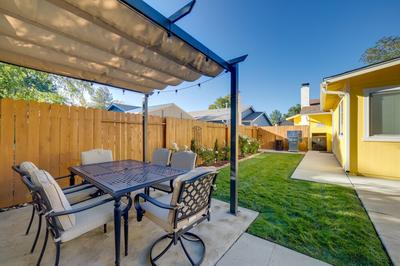 Sparks Retreat w/ Private Hot Tub & Cozy Fireplace