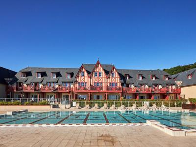Terraced House in Residence & Spa With Common Pool and Sauna, Houlgate