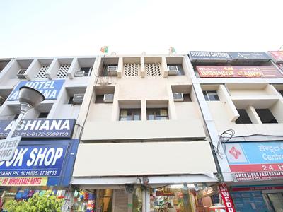 OYO 13700 Hotel Star Palace