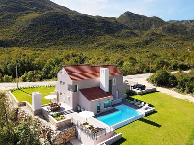 Villa in Zupa With Infinity Pool & Biokovo Views