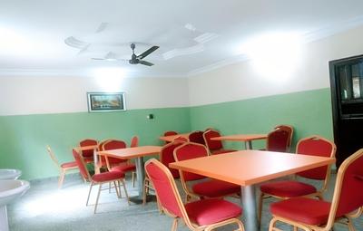 Sycamore Royals Hotel Jahi