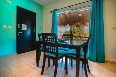 2 BR, Best Downtown Location, Sleeps 6!