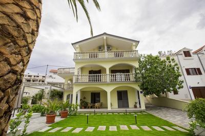Apartments Bago