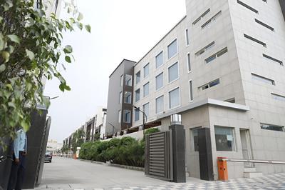 Udman By Ferns N Petals, Chattarpur