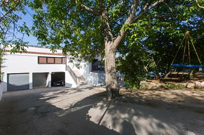 Large 150 m2 apt With Pool and 500 m2 Garden