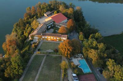 Logis Hôtels Domaine du Châtelard