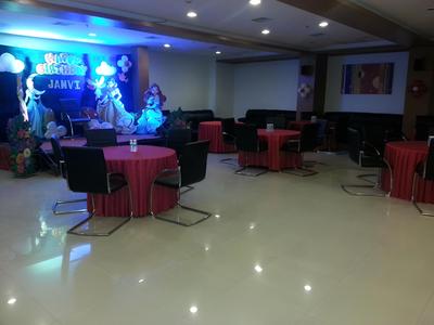 Hi5 Hotel & Experience