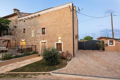 Foska Country Home With Pool