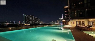 Metropole Sovereign Waterside Retreat