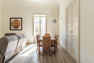 Central City Apartment by Wonderful Italy
