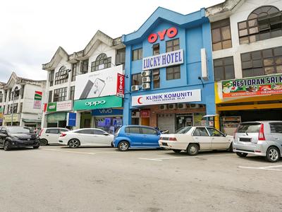 OYO 89406 Lucky Budget Hotel