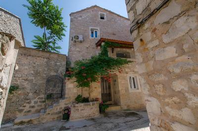 House Stone House in Center