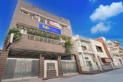 Fabhotel Amr Grand