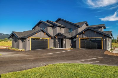 3 BR Duplex w/ Full Kitchen, W & D