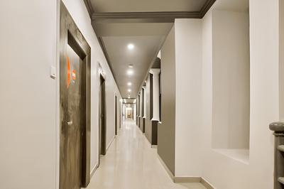 Collection O 30111 Hotel Everest