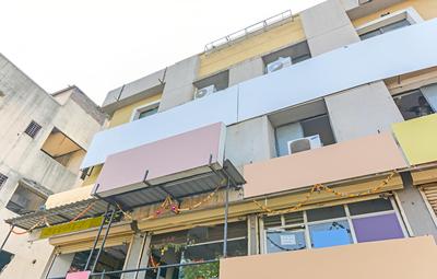 OYO 23697 Hotel Krishna Palace