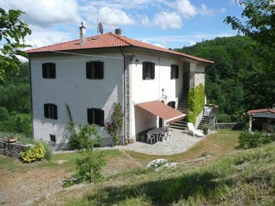 Casa Pastano, Stunning Farmhouse in Italian Hills