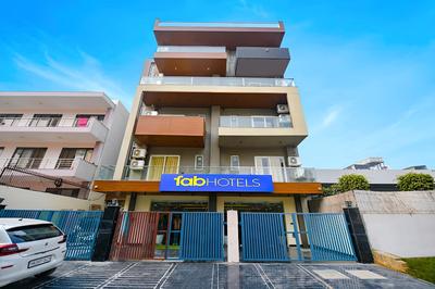FabHotel Green Lotus Luxe