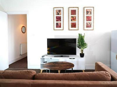 Clean, Spacious 2-bed Apartment in Brierley Hill