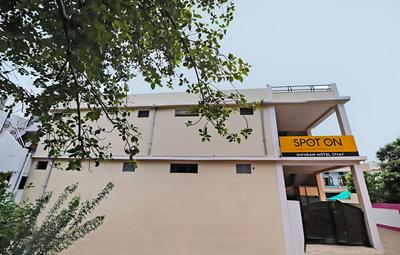 SPOT ON 37467 Shivram Hotel