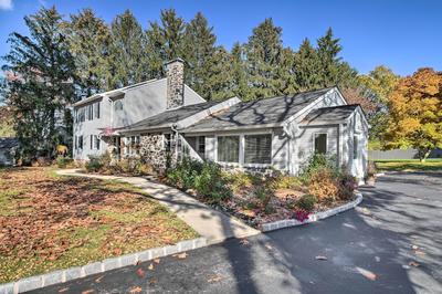 20 Mi to Philly: Inviting Home w/ Yard in Wayne!