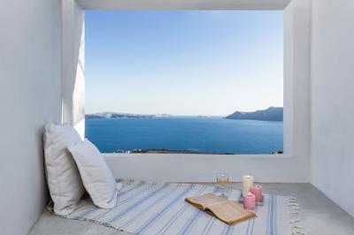 GeorgOIA House Volcano View