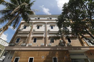 RedDoorz Plus near RS Royal Prima