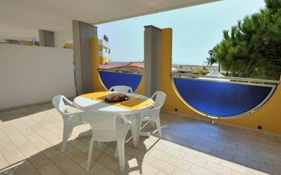 Beachfront Apartment With a big Terrace - Beahost