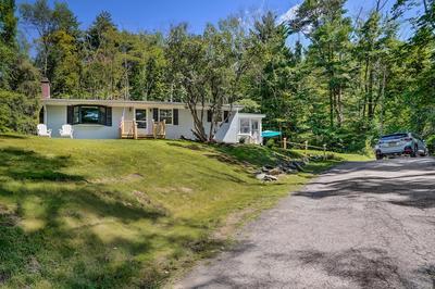 Stockbridge Home: Walk to Town Beach!