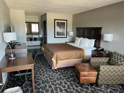 Greenlight Inn & Suites