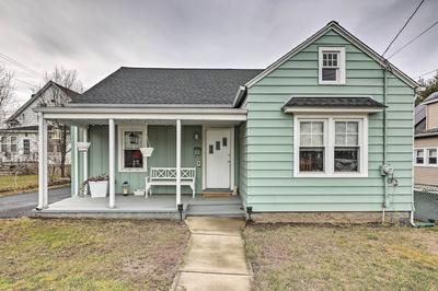 Bridgeport Vacation Rental - Walk to Beach!