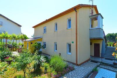 Apartment 1822