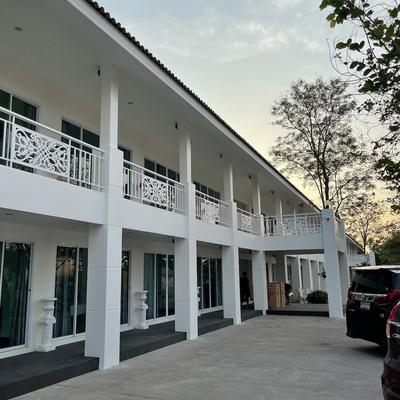 Ivory House Sriracha