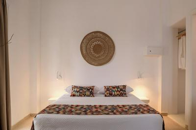 CAL DAY ROOMS SANTORINI