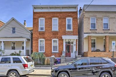 Updated Bayonne Townhome ~ 11 Mi to Nyc!