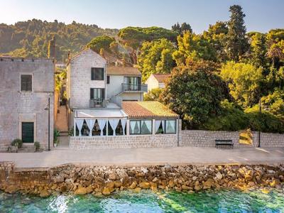 Villa Lola