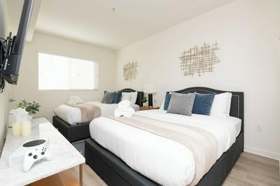 Hollywood Apartment Near Walk of Fame