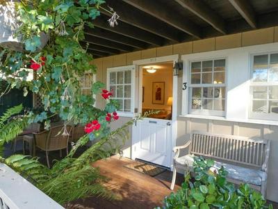 Carmel Dolores Cottages