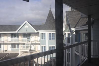 Falls Lodge and Suites