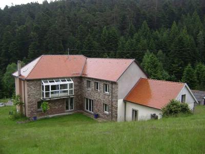 Gite Gretel, in a Green Setting by a Stream